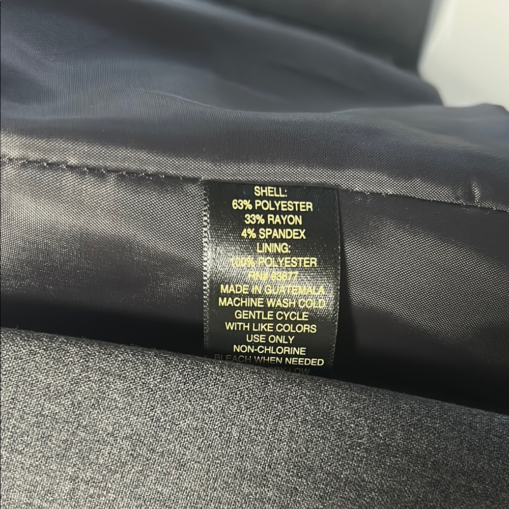 Women’s gray pant suit - Picture 4 of 6